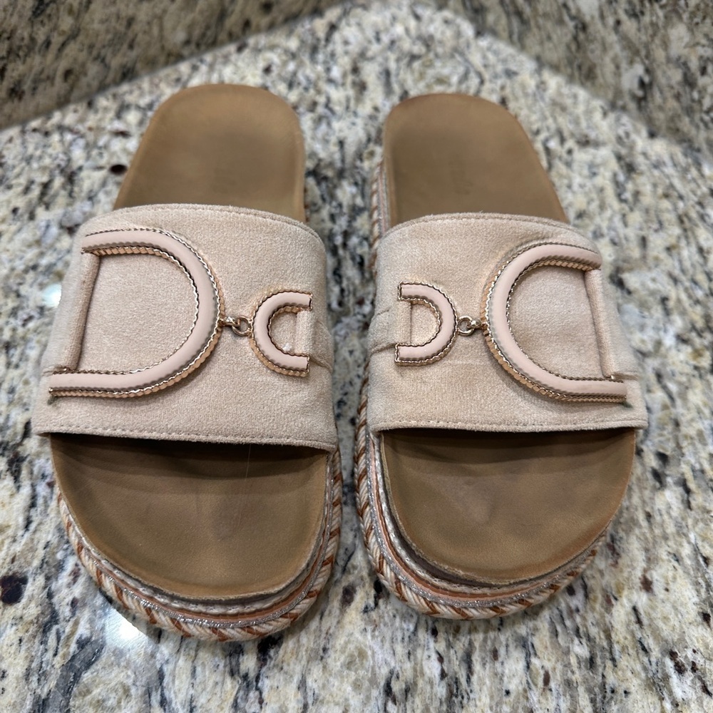 Chic Tan Slide‎ Sandals